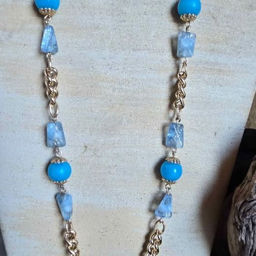Vintage Blue Lucite & Clear Confetti Bead Gold-Tone Chain Necklace – 19 Inches